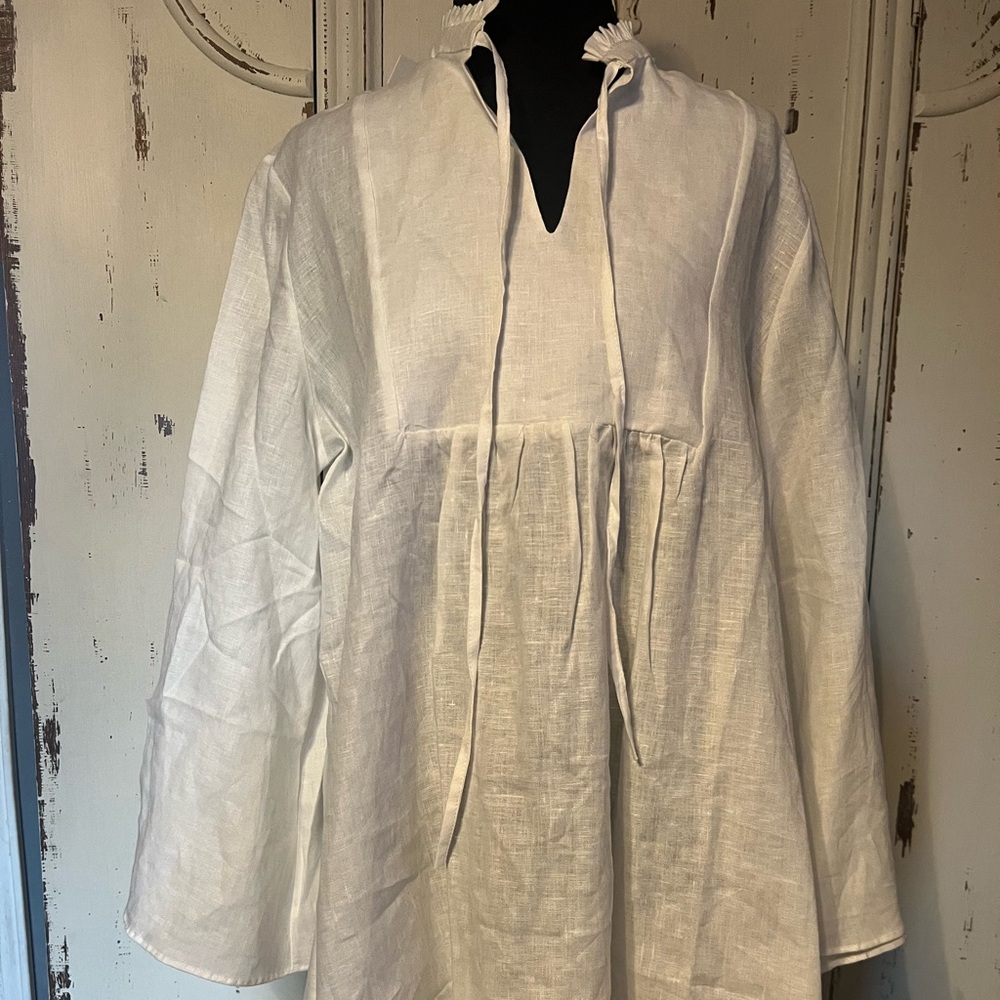 Chic White High Low Dress with V-Neck and Long Sleeves